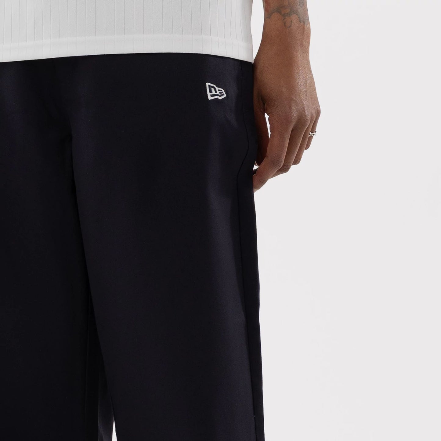 The model is wearing this MLB LA Dodgers Chino Trousers in navy. 3