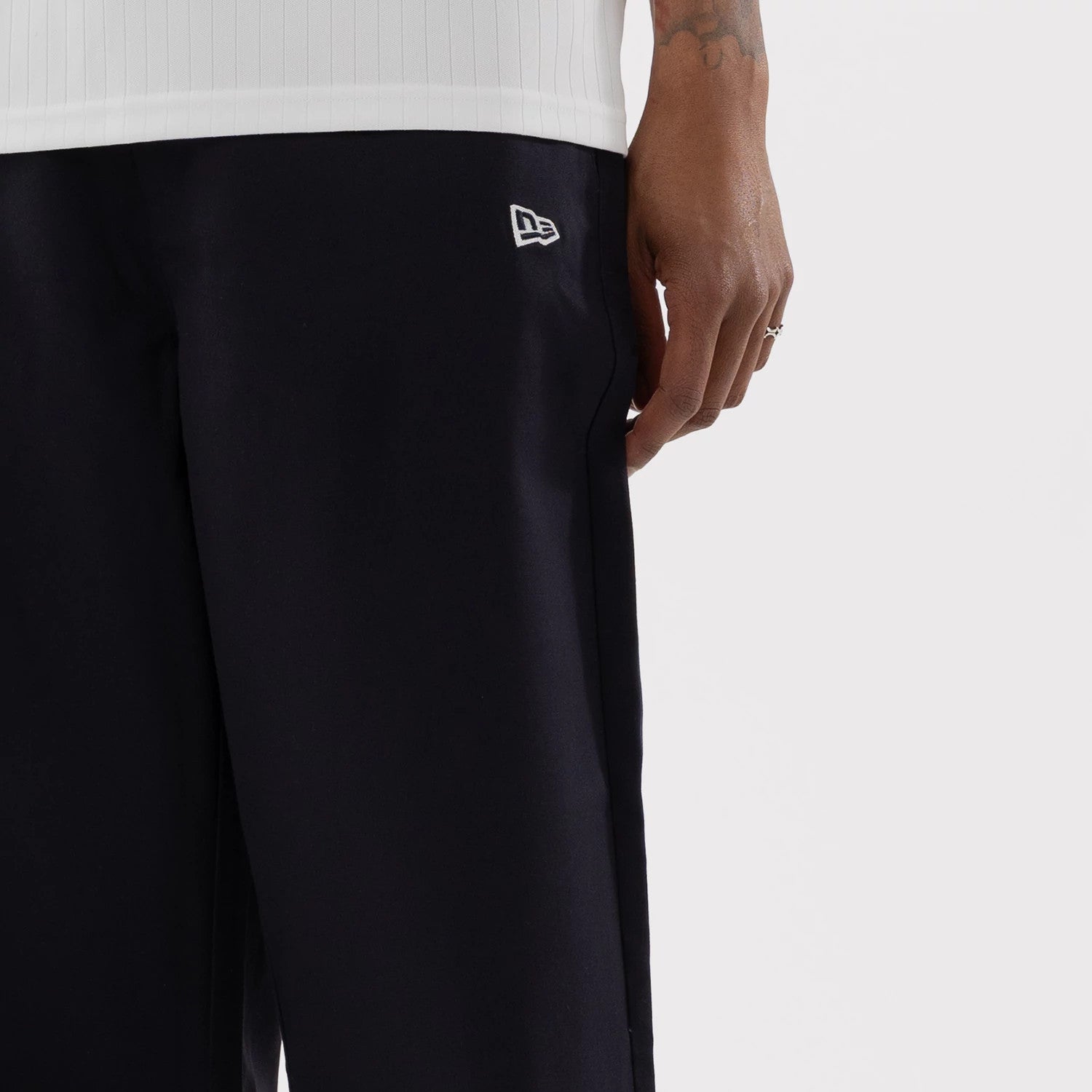 The model is wearing this MLB LA Dodgers Chino Trousers in navy. 3