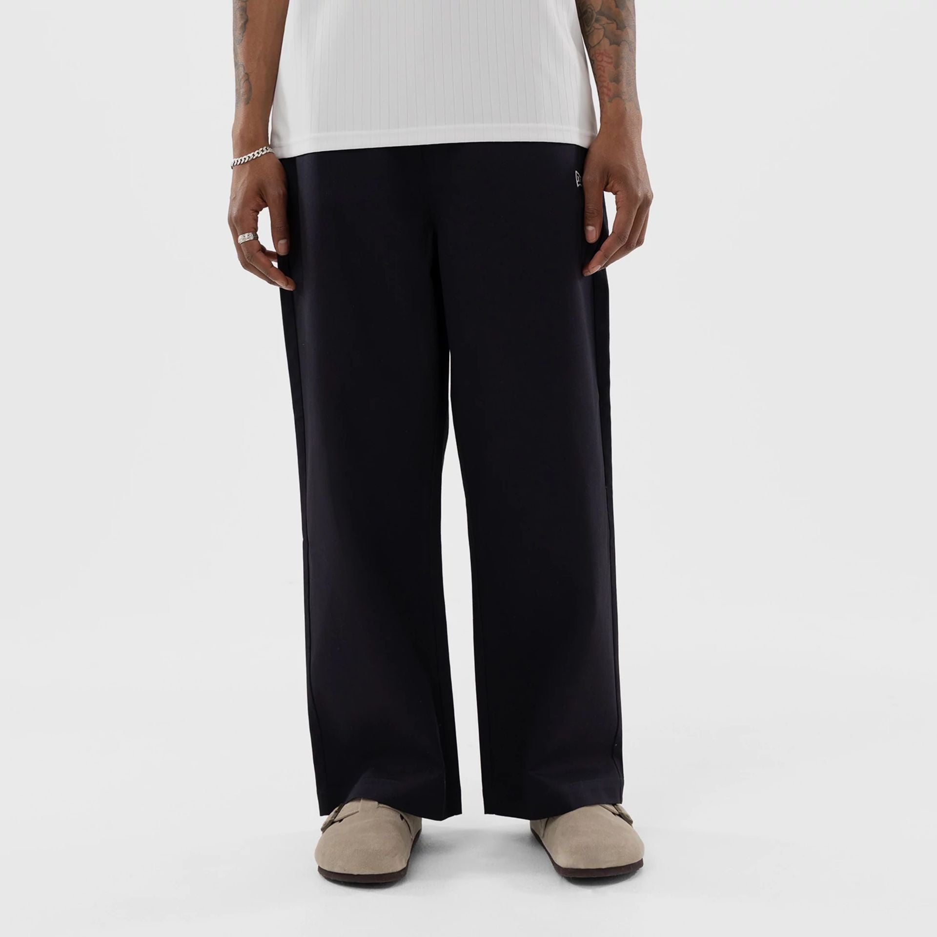 The model is wearing this MLB LA Dodgers Chino Trousers in navy. 1