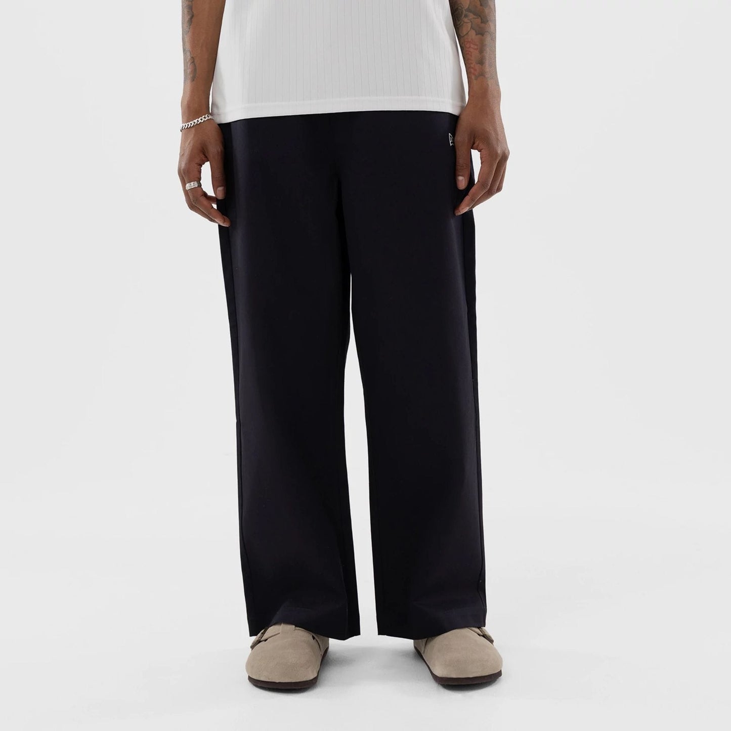 The model is wearing this MLB LA Dodgers Chino Trousers in navy. 1