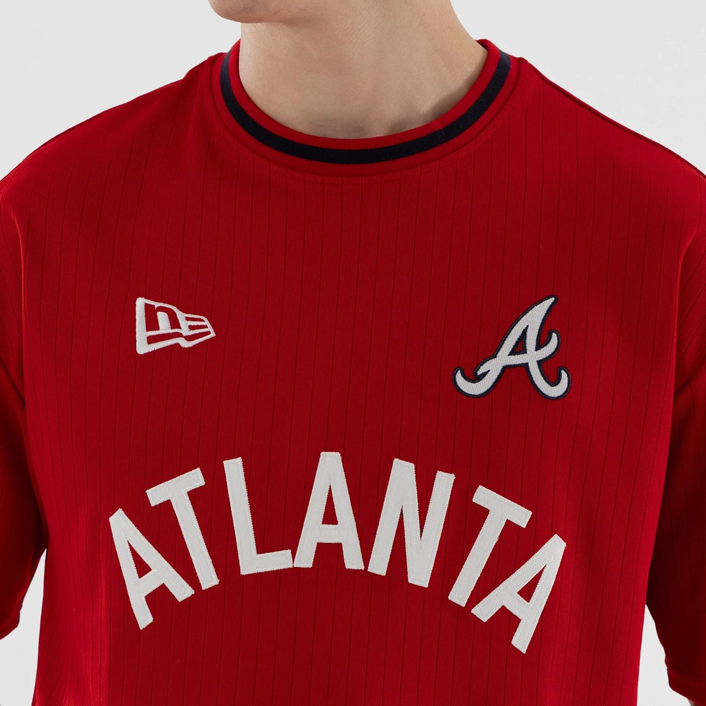 The model is wearing this MLB Atlanta Braves Oversized T-Shirt in red. 4