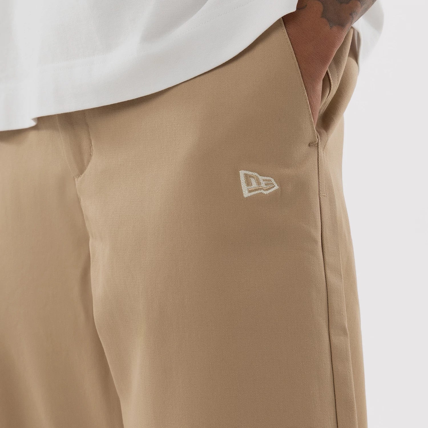 The model is wearing this MLB Athletics Chino Trousers in light beige. 5