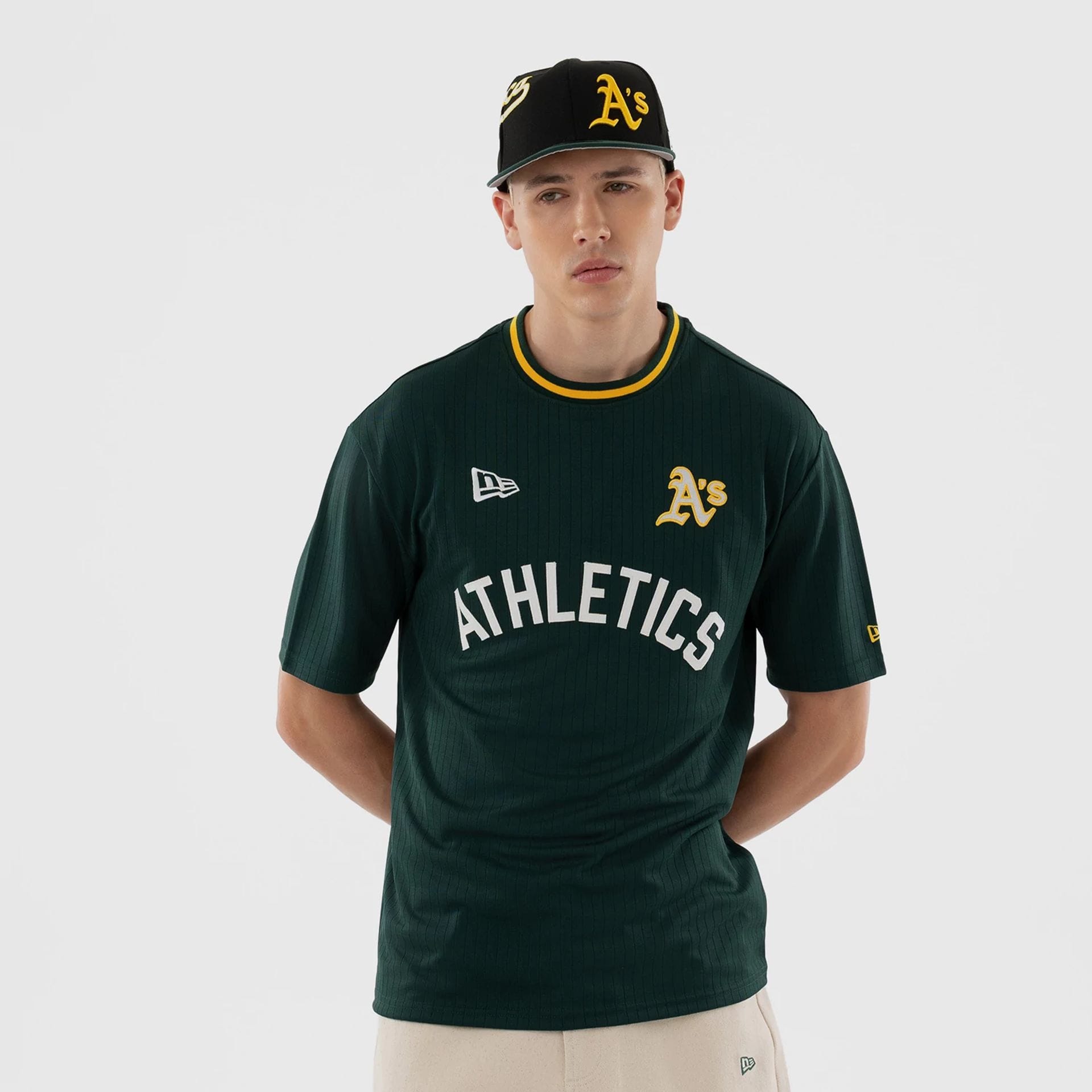 The model is wearing this MLB Athletics T-Shirt in dark green. 1