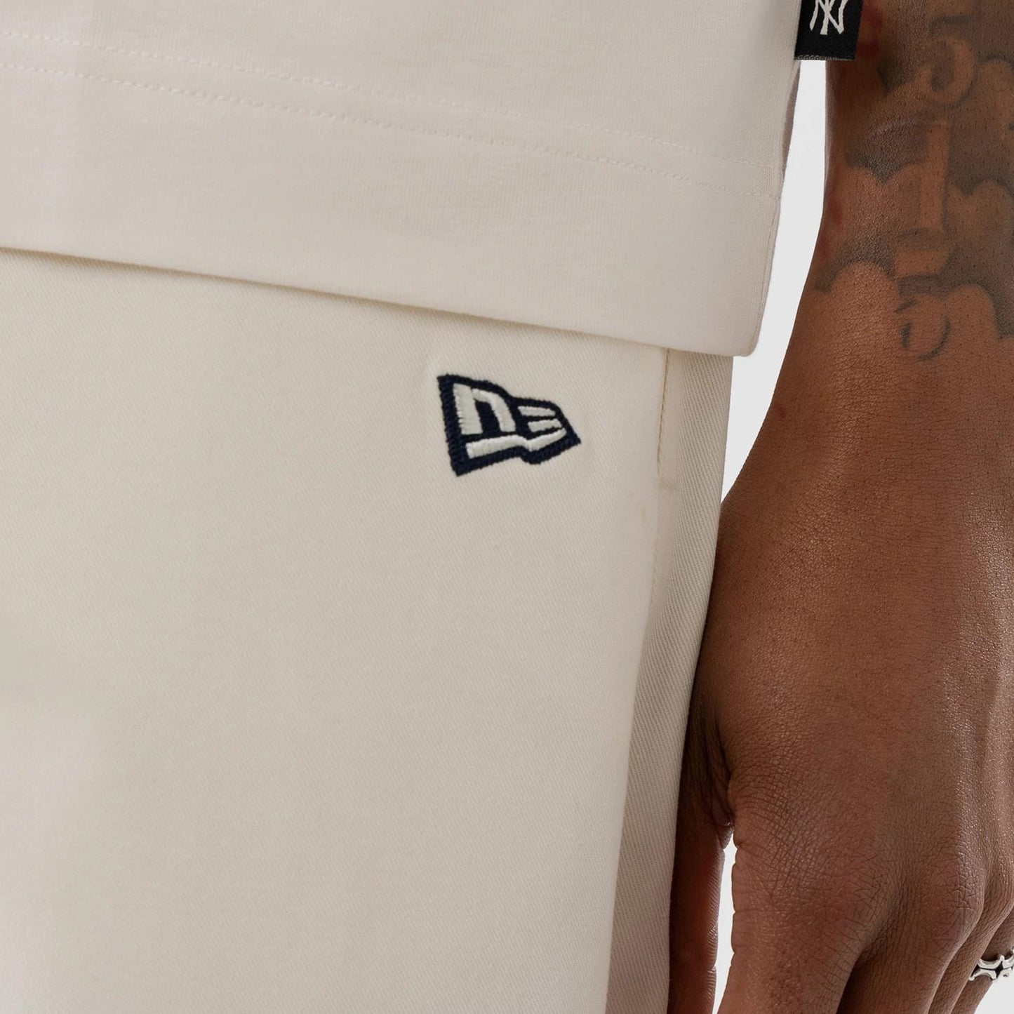 The model is wearing this MLB New York Yankees Boxy T-Shirt in open white. 6