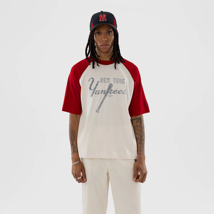 The model is wearing this MLB New York Yankees Boxy T-Shirt in open white. 1