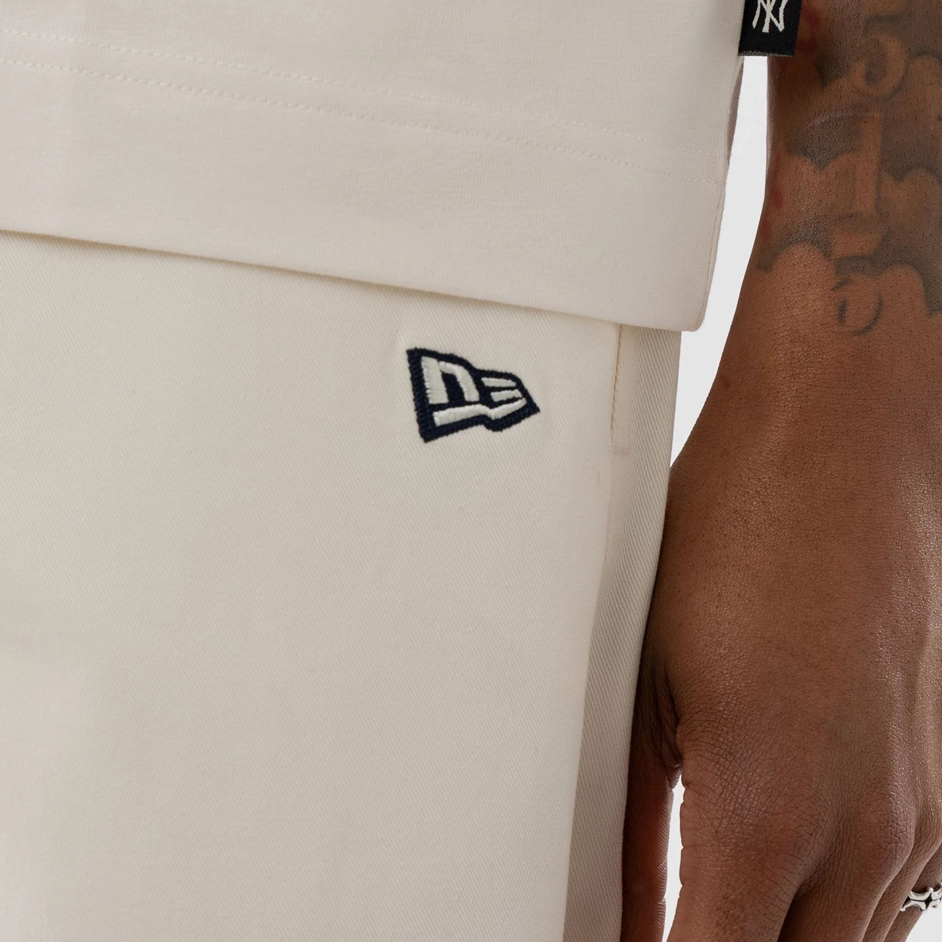 The model is wearing this MLB New York Yankees Boxy T-Shirt in open white. 6