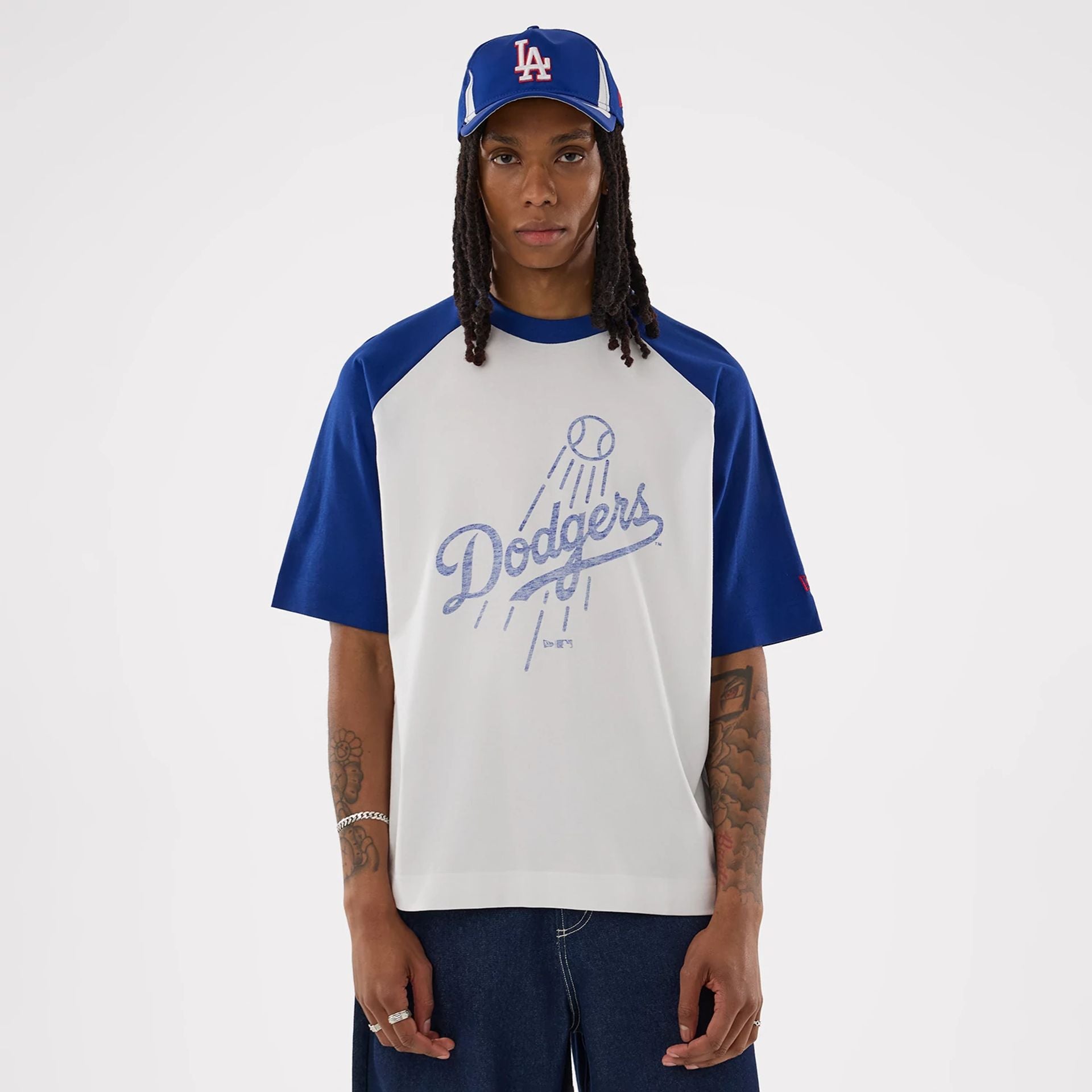 The model is wearing this MLB LA Dodgers Boxy T-Shirt in white. 1