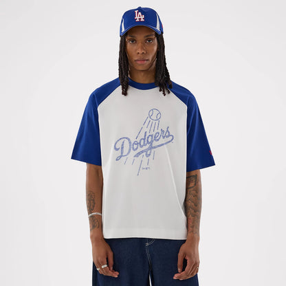 The model is wearing this MLB LA Dodgers Boxy T-Shirt in white. 1