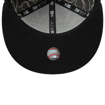 Pictured is this MLB Floral Denim Chicago White Sox 59FIFTY Fitted cap in black. 7