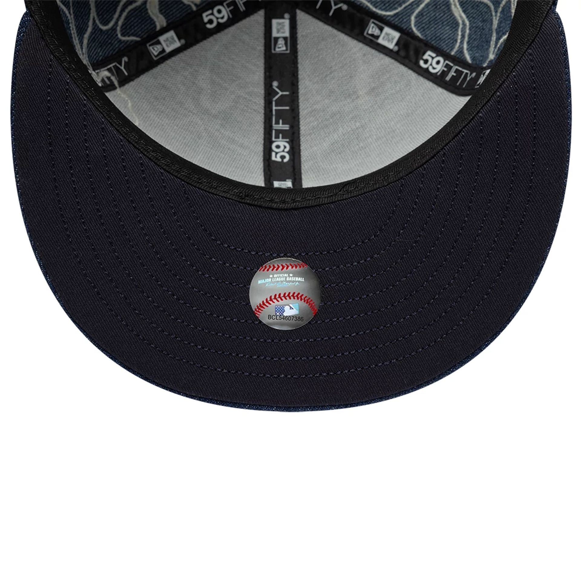 Pictured is this MLB Floral Denim New York Yankees 59FIFTY Fitted cap in blue. 7