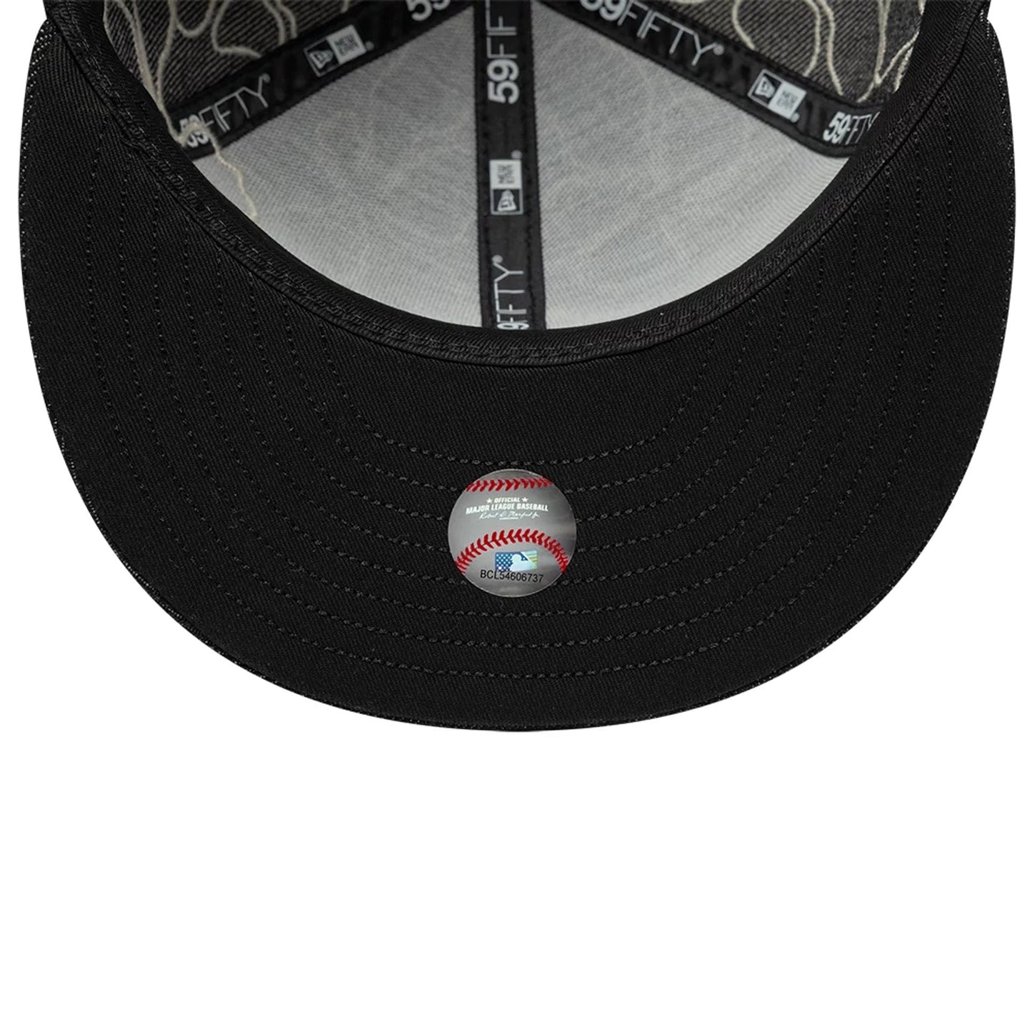 Pictured is this MLB Floral Denim New York Yankees 59FIFTY Fitted cap in black. 5