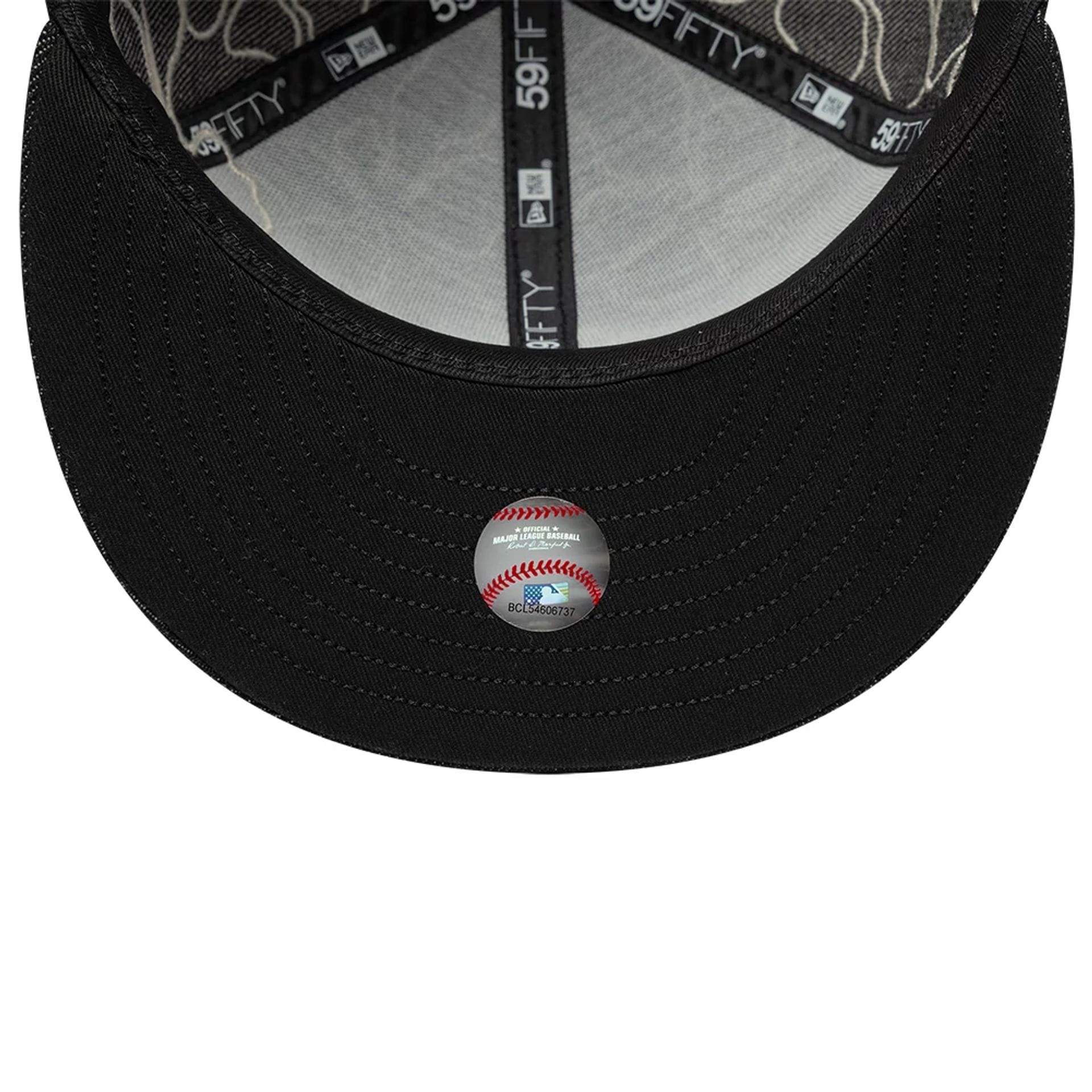 Pictured is this MLB Floral Denim New York Yankees 59FIFTY Fitted cap in black. 5