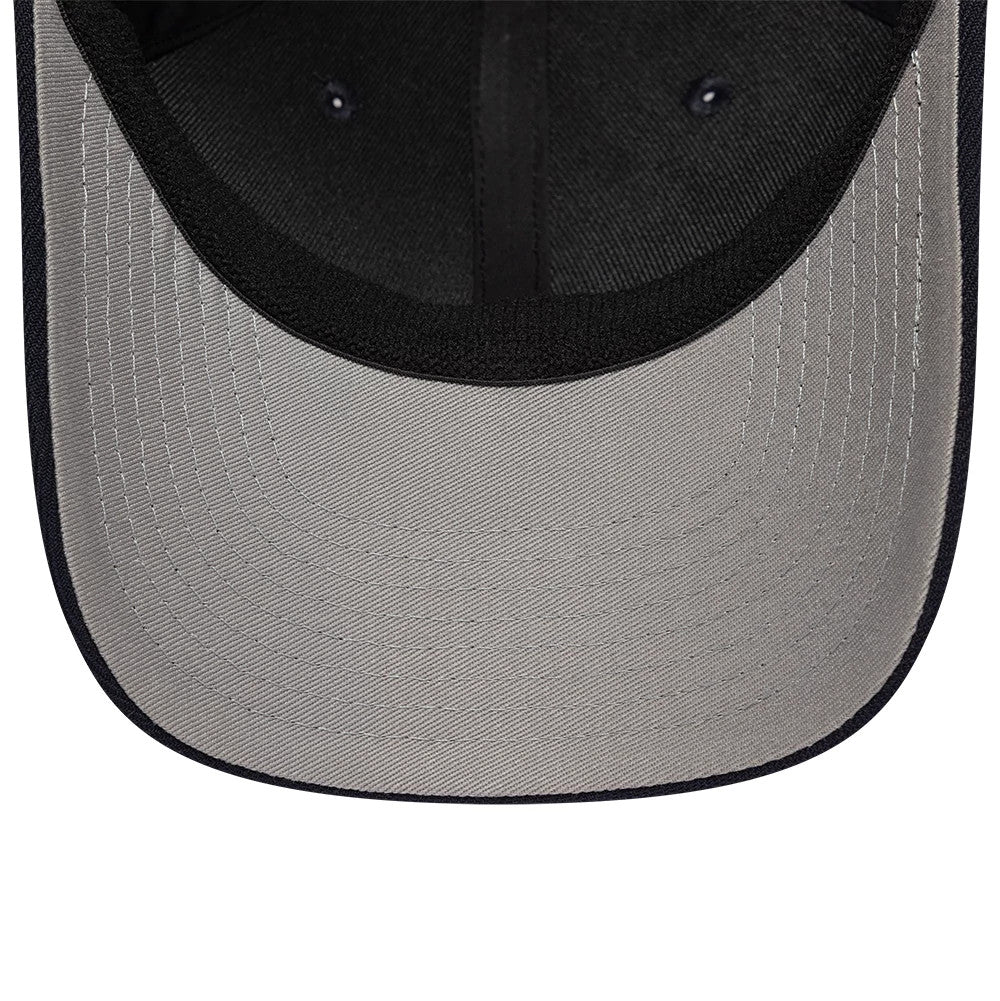 Pictured is this New Era Mono 39SEVENTY Stretch Fit cap in navy. 2