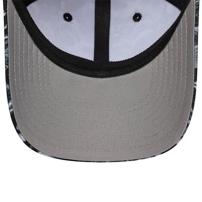 Pictured is this New Era Floral 39SEVENTY Stretch Fit cap in black. 2