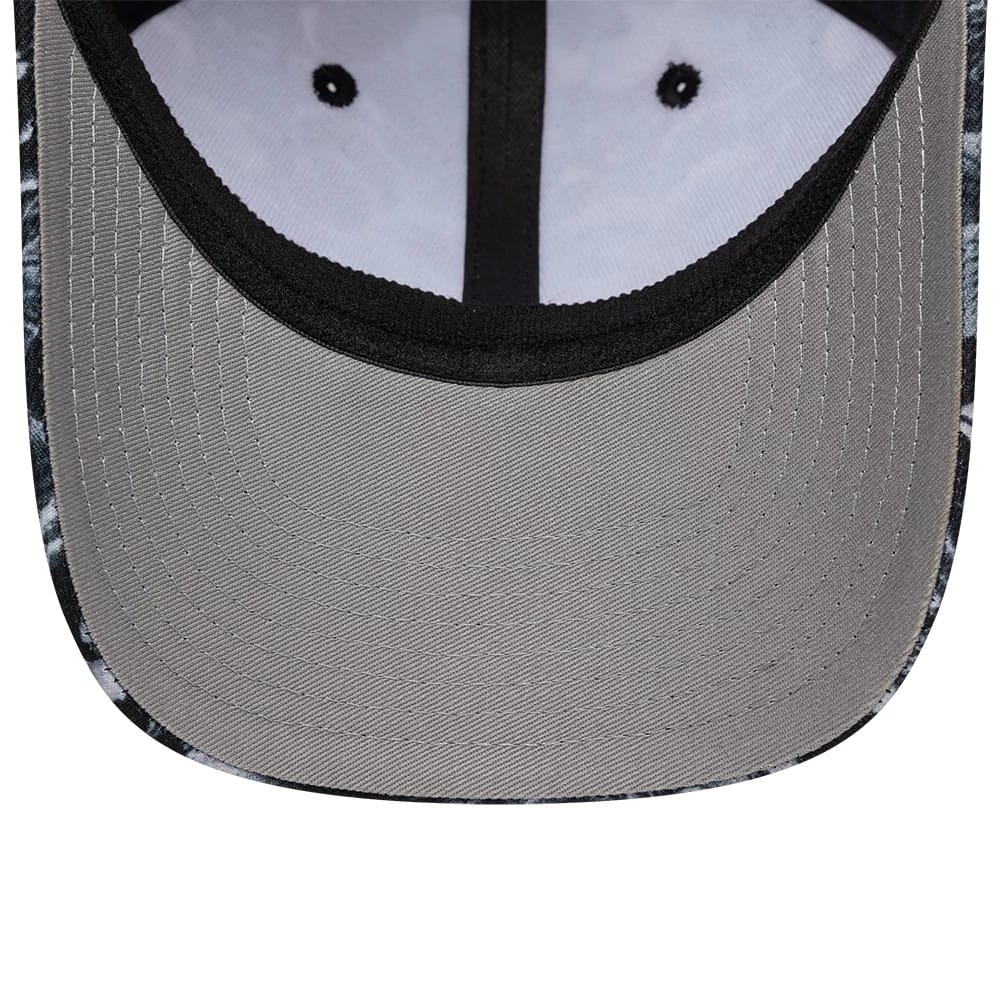 Pictured is this New Era Floral 39SEVENTY Stretch Fit cap in black. 2