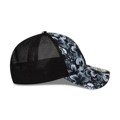 Pictured is this New Era Floral 39SEVENTY Stretch Fit cap in black. 6