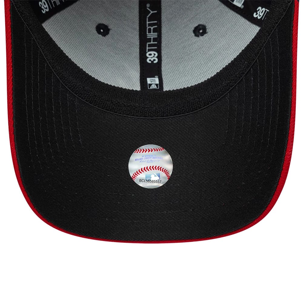 Pictured is this MLB Classic Atlanta Braves 39THIRTY Stretch Fit cap in navy. 7
