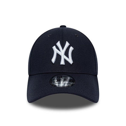 Pictured is this MLB Classic New York Yankees 39THIRTY Stretch Fit cap in navy. 2