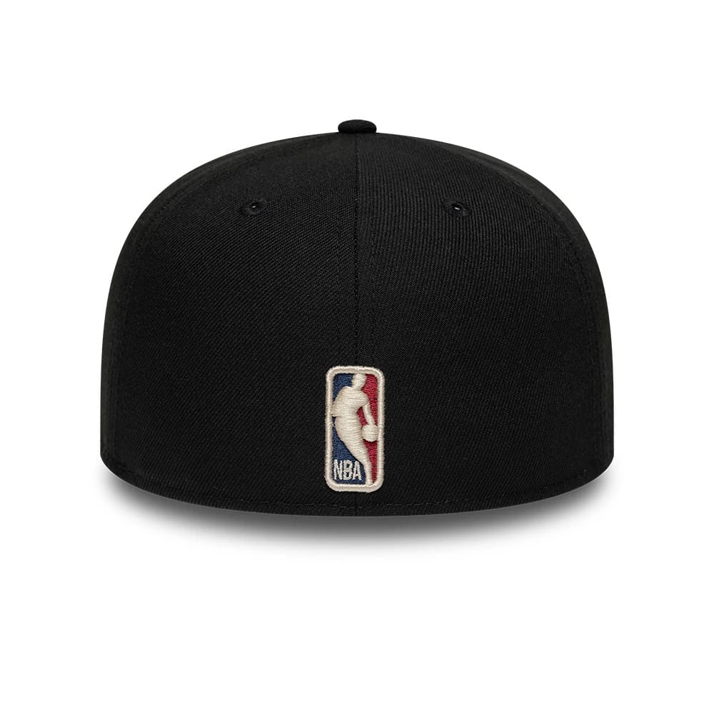 Pictured is this NBA Hardwood Classic Windy City Chicago Bulls 59FIFTY Fitted cap in black. 5