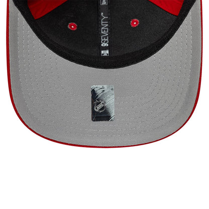 Pictured is this NHL Team Chicago Blackhawks 9SEVENTY Stretch Snap cap in red. 2