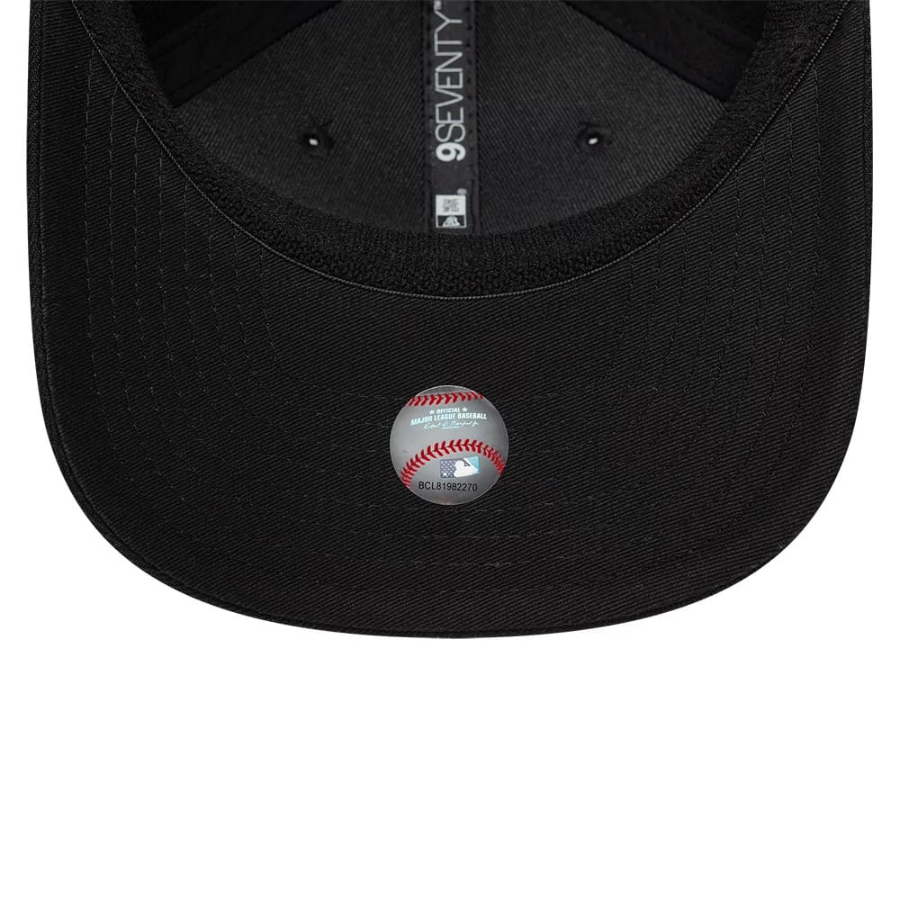 Pictured is this MLB Player Replica Chicago White Sox 9SEVENTY Stretch Snap cap in black. 5