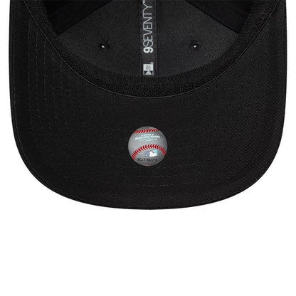 Pictured is this MLB Player Replica Chicago White Sox 9SEVENTY Stretch Snap cap in black. 5
