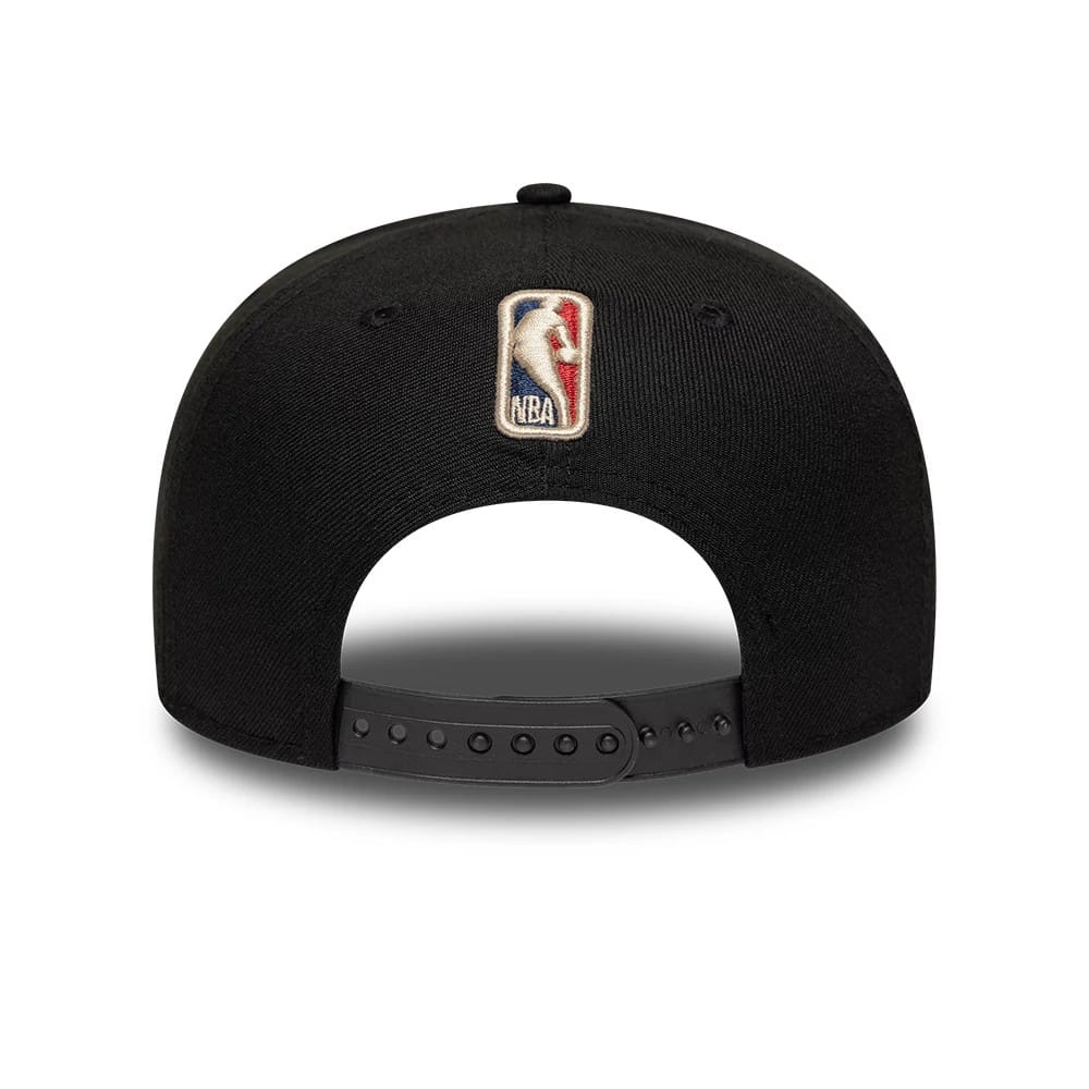 Pictured is this NBA Hardwood Classic Chicago Bulls 9FIFTY A-Frame Snapback cap in black. 5