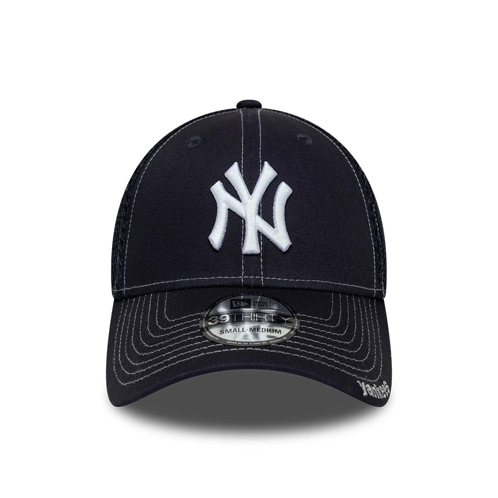 Yankees MLB Neo Navy New Era 39THIRTY Stretch Fit Cap, front view showing the raised white NY logo on the structured navy crown, a black 39THIRTY size sticker centred on the curved navy visor, and white stitching accents.
