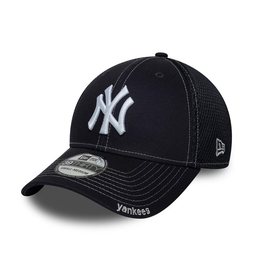 Yankees MLB Neo Navy New Era 39THIRTY Stretch Fit Cap, three-quarter view showing the raised white embroidered NY logo on the front panel, a 39THIRTY size sticker on the curved visor, and the New Era flag logo on the left side.