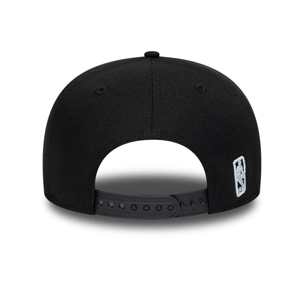 Pictured is this NBA Chicago Bulls Core 9FIFTY Snapback cap in black. 6