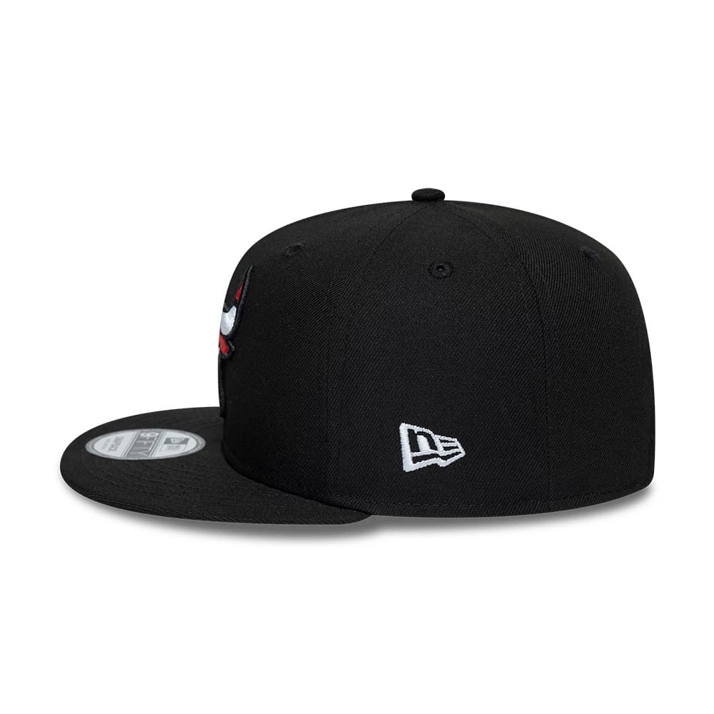 Pictured is this NBA Chicago Bulls 9FIFTY Snapback cap in black. 4