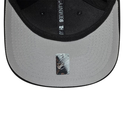 Pictured is this NHL Team Boston Bruins 9SEVENTY Stretch Snap cap in black. 2