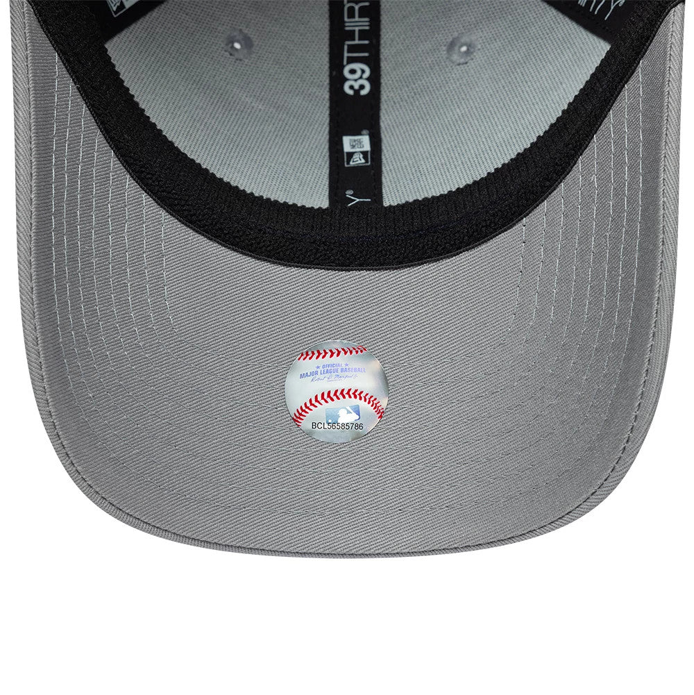 Pictured is this MLB Neo New York Yankees 39THIRTY Stretch Fit cap in Grey . 7