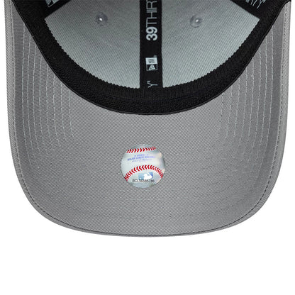 Pictured is this MLB Neo New York Yankees 39THIRTY Stretch Fit cap in Grey . 7