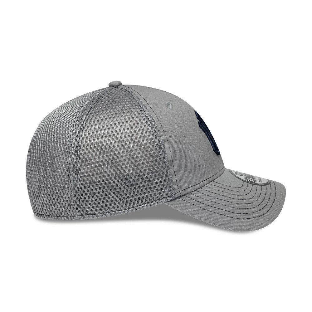 Pictured is this MLB Neo New York Yankees 39THIRTY Stretch Fit cap in Grey . 6