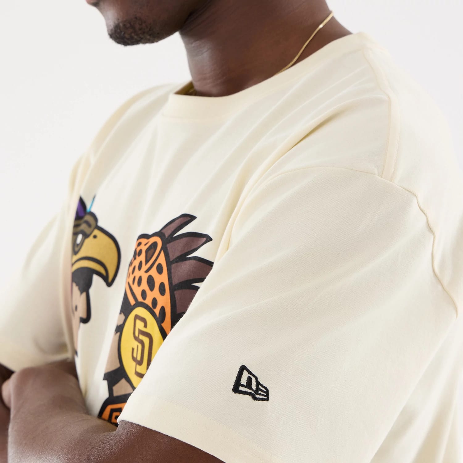 The model is wearing this MLB Mexico City Series 2026 Clash MLB Dueling Logo T-Shirt in Cream 5