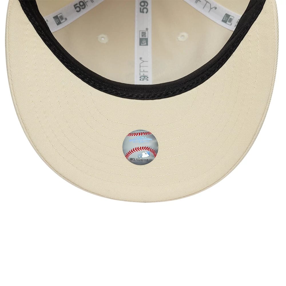 Pictured is this MLB Baseball Stitch Chicago White Sox Retro Crown 59FIFTY Fitted cap in Cream. 7