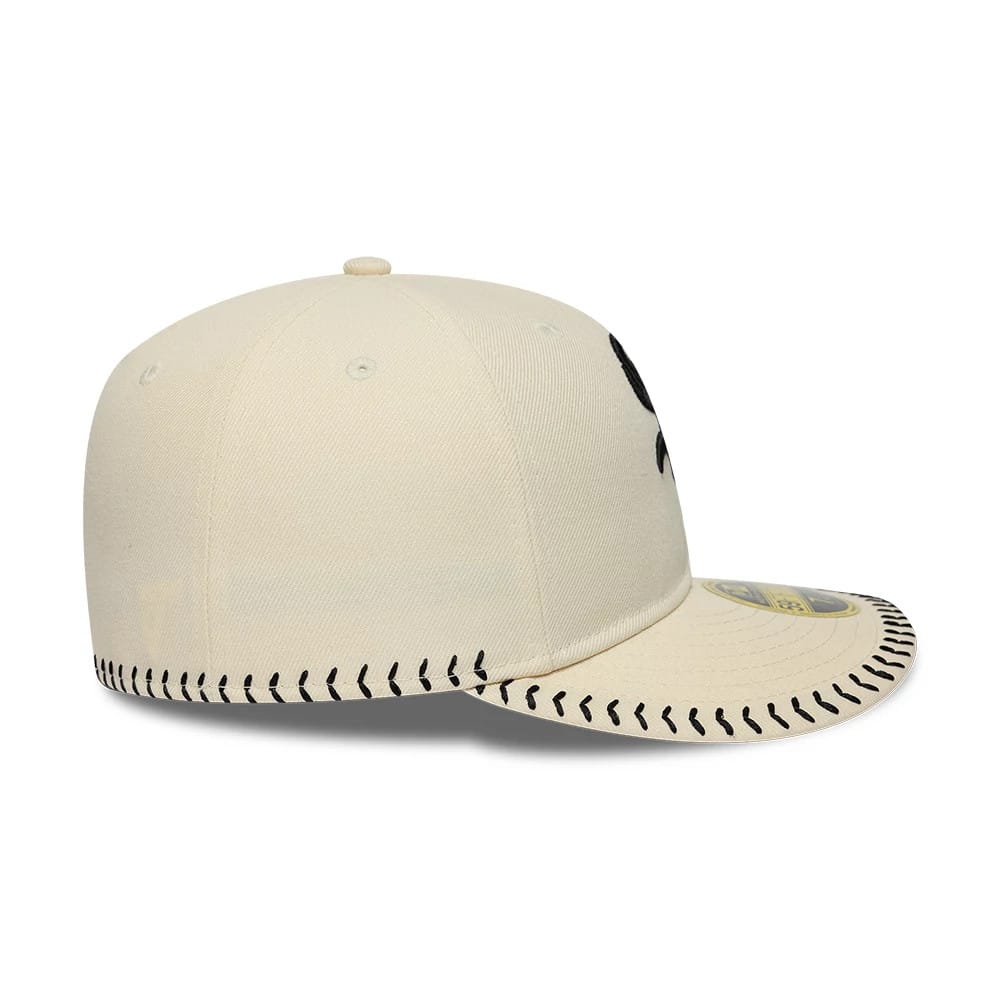 Pictured is this MLB Baseball Stitch Chicago White Sox Retro Crown 59FIFTY Fitted cap in Cream. 6