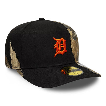 Detroit Tigers MLB Split Realtree Black New Era 59FIFTY A-Frame Fitted Cap, three-quarter view showing the raised orange embroidered D logo on the front panels, black flat visor with a gold 59FIFTY size sticker, and camo pattern on the side panels.