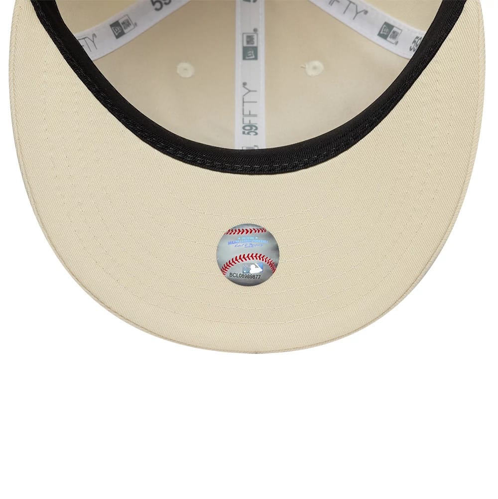 Pictured is this MLB Baseball Stitch Atlanta Braves Retro Crown 59FIFTY Fitted cap in Cream. 7