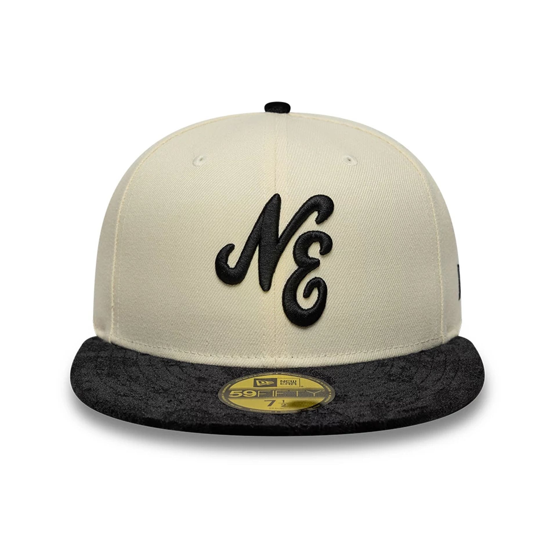 Pictured is this New Era Paisley Visor 59FIFTY Fitted cap in light beige. 4