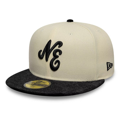 Pictured is this New Era Paisley Visor 59FIFTY Fitted cap in light beige. 1