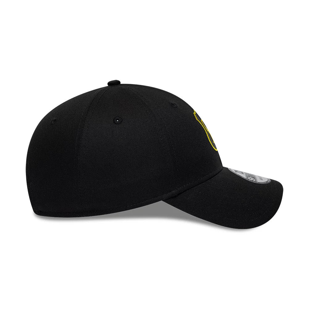 Pictured is this Retro Goal Keeper Chelsea FC Lion Crest 9FORTY cap in black. 5
