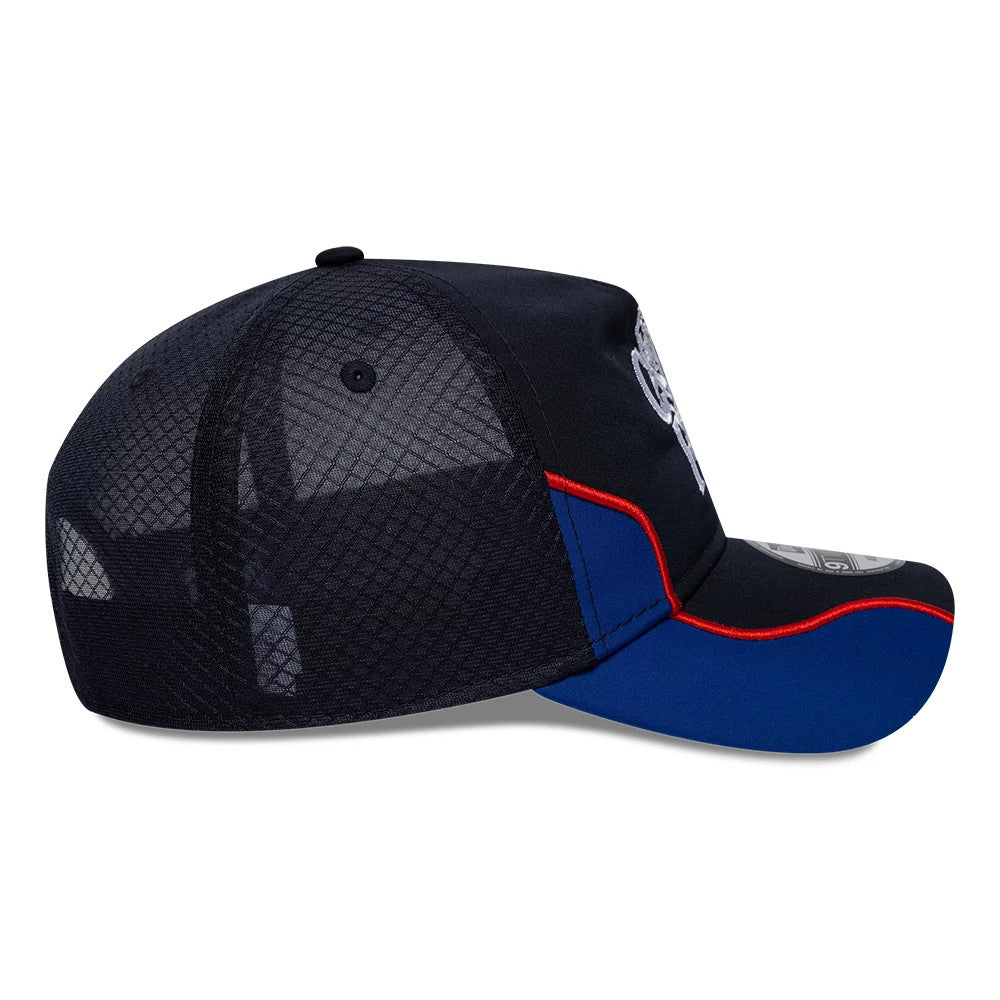 Pictured is this Retro Goal Keeper Chelsea FC Lion Crest 9TWENTY A-Frame cap in navy. 6