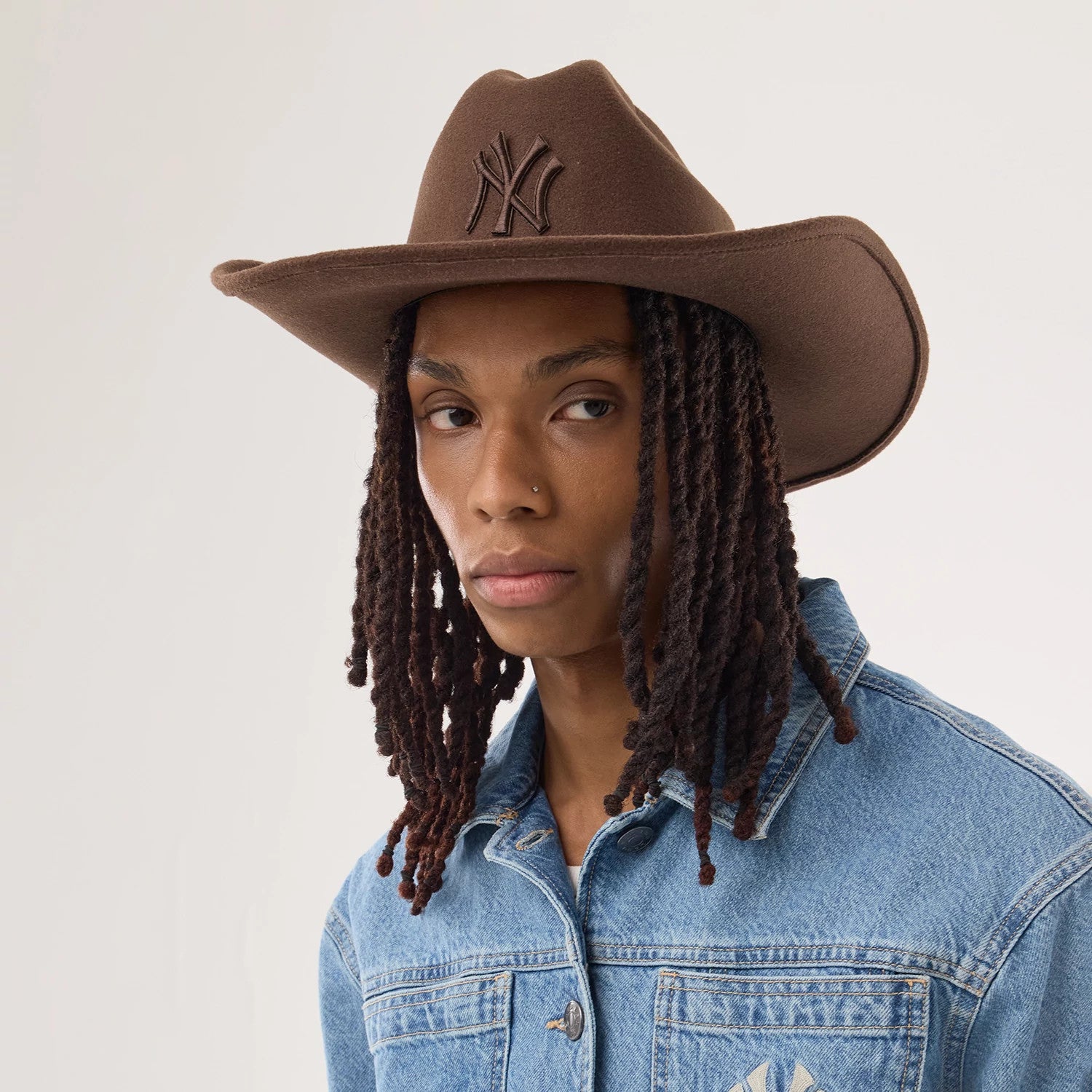 Pictured is this MLB New York Yankees Wide Brim Fedora Cowboy hat in dark brown. 3