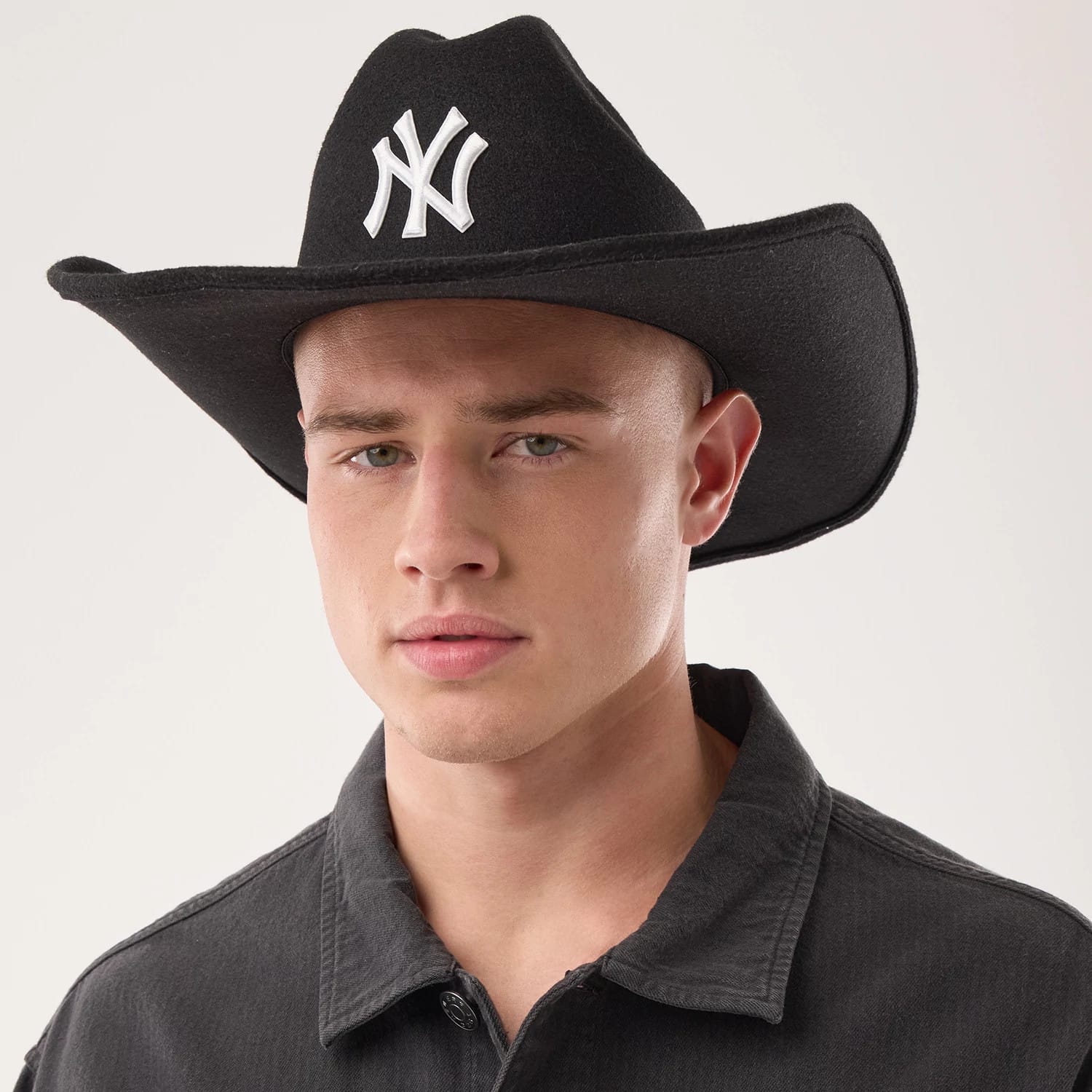 Pictured is this MLB New York Yankees Wide Brim Fedora Cowboy hat in black. 3