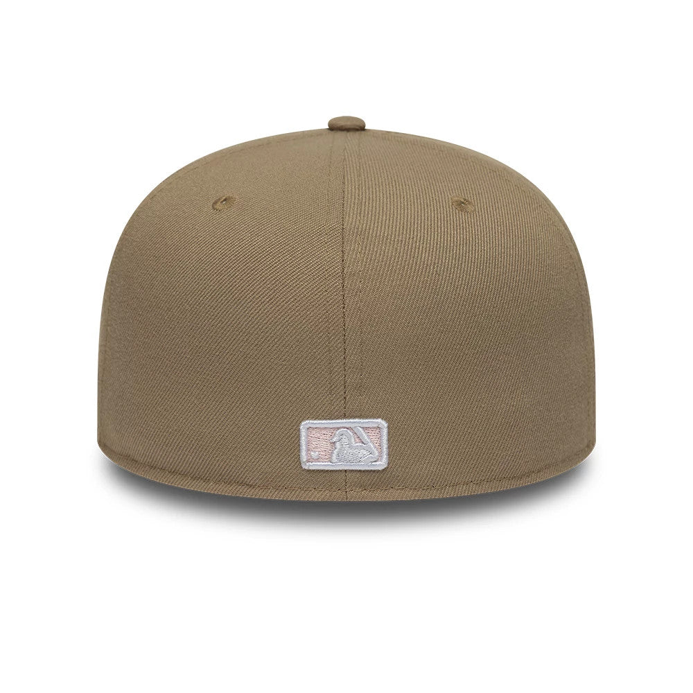 Pictured is this MLB Floral Outline Chicago White Sox 59FIFTY Fitted cap in beige. 7