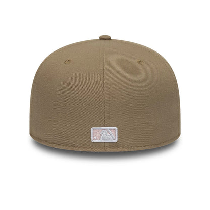 Pictured is this MLB Floral Outline Chicago White Sox 59FIFTY Fitted cap in beige. 7
