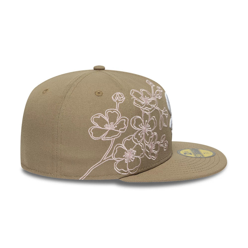 Pictured is this MLB Floral Outline Chicago White Sox 59FIFTY Fitted cap in beige. 5