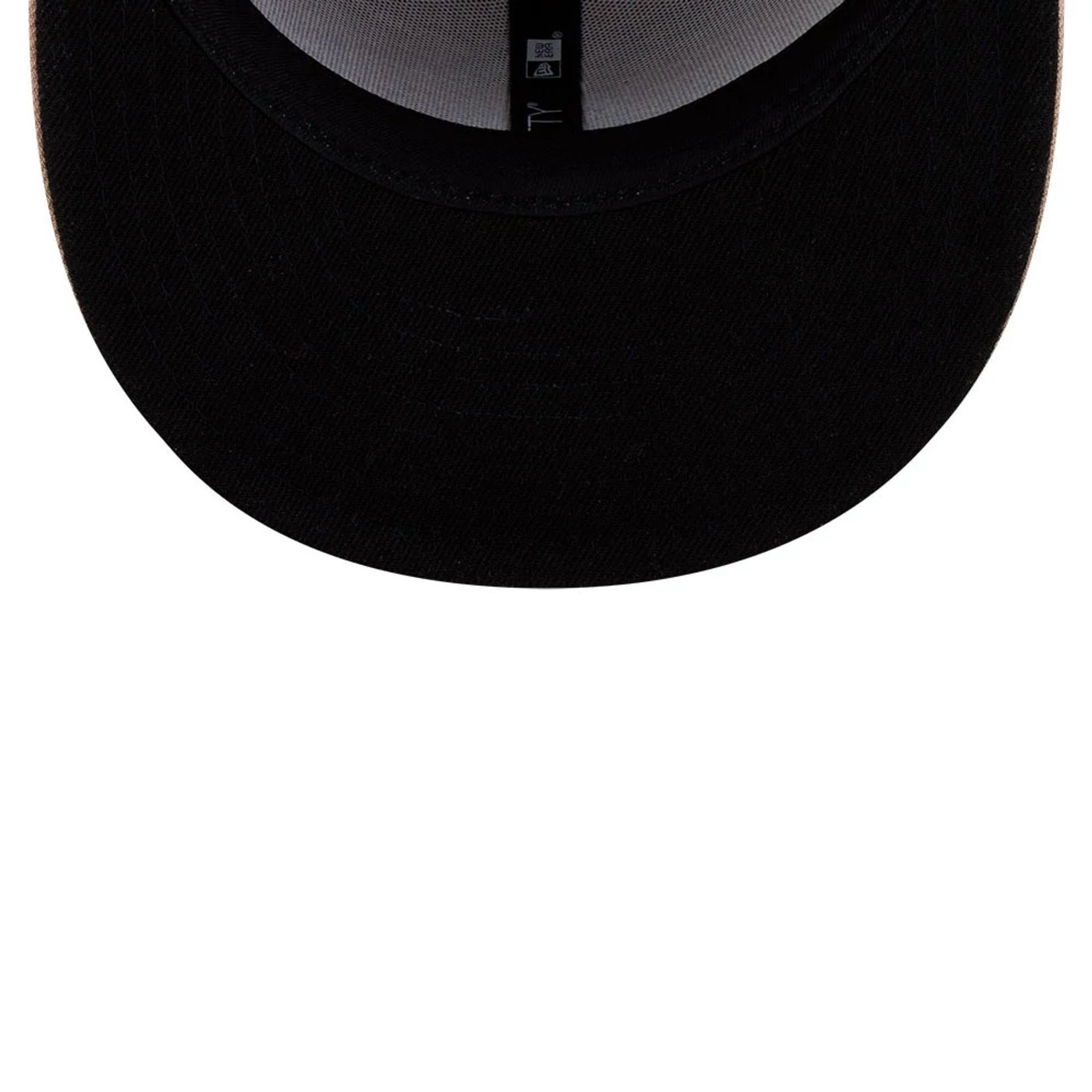 Pictured is this Roji Soccer 59FIFTY Fitted cap in beige. 2